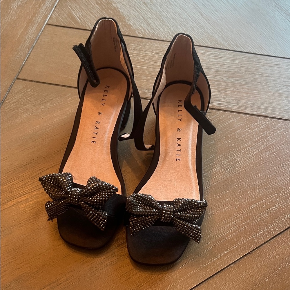 Kelly & Katie Black Heels with Bow Accent